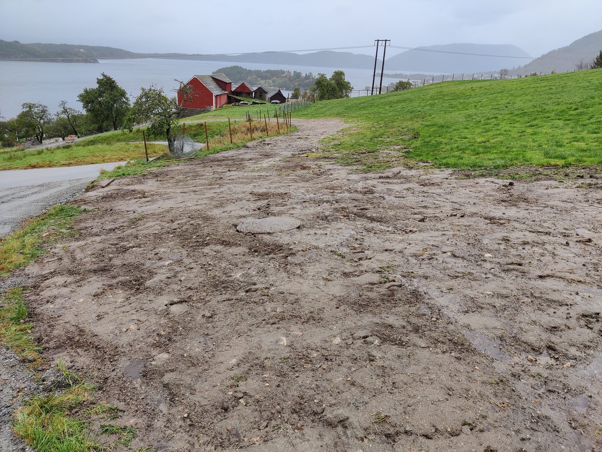 Ca 100 M Med Ny Hovudvassleidning På Eik. - Uskedalen